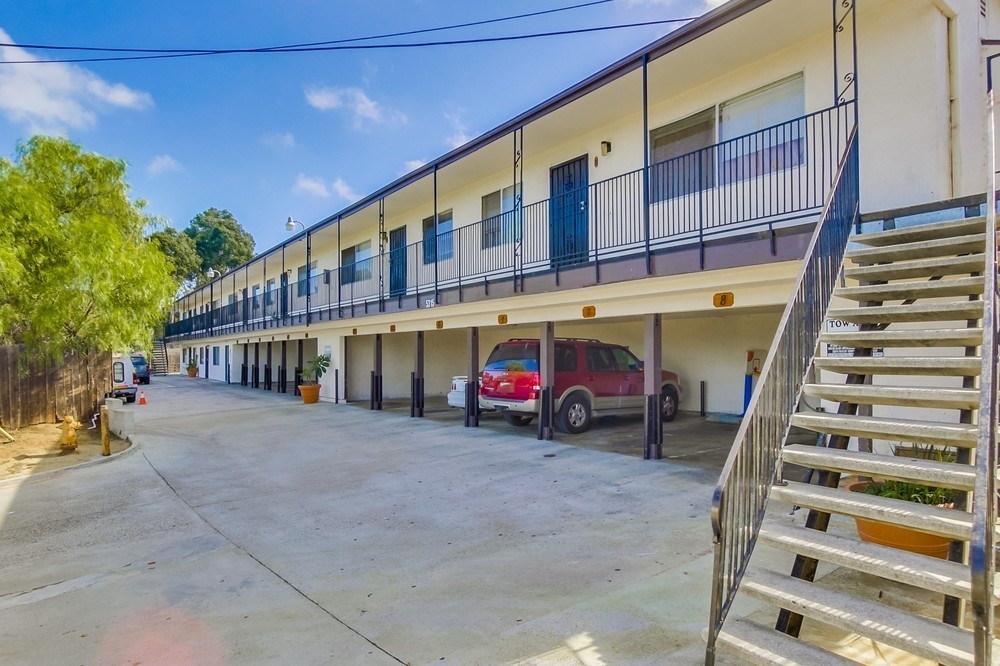 San Diego Apartment: 5311-5315 Santa Margarita St.