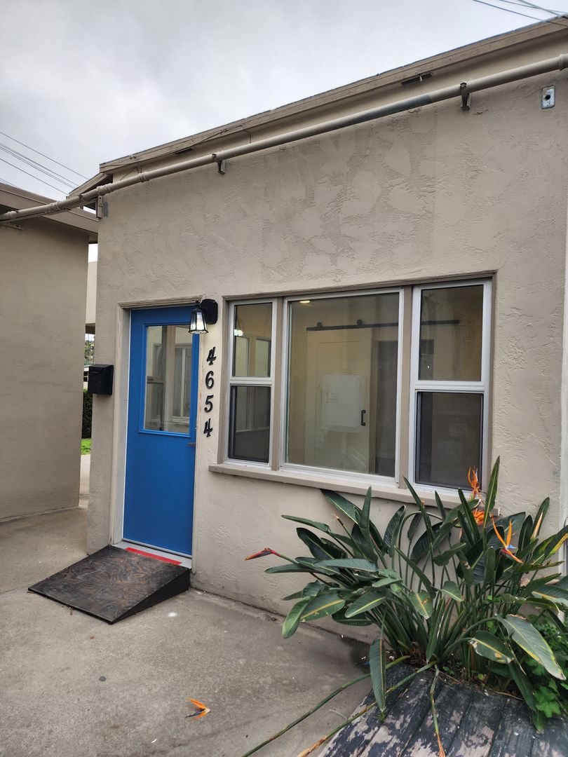 La Mesa Apartment: 4650-4656 Palm Ave