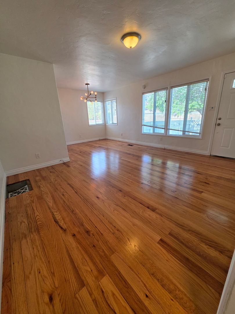 La Mesa Apartment: 4513 & 4515 Spring Street