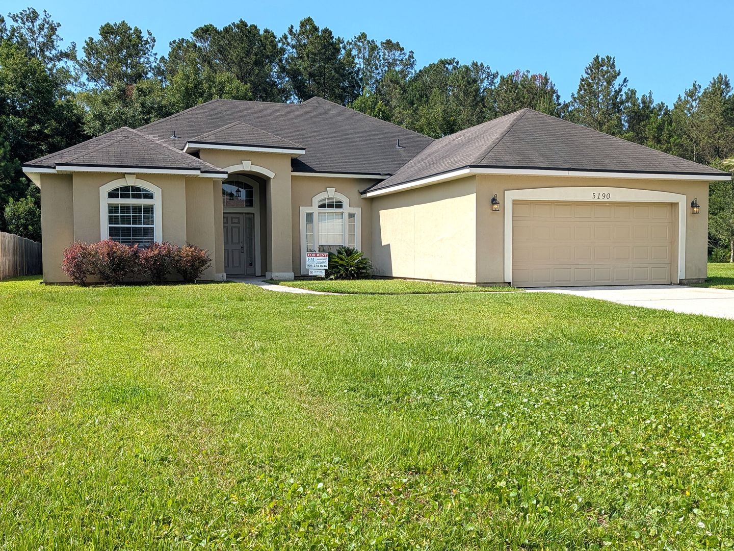 Jacksonville House: 5190 Johnson Lake Court