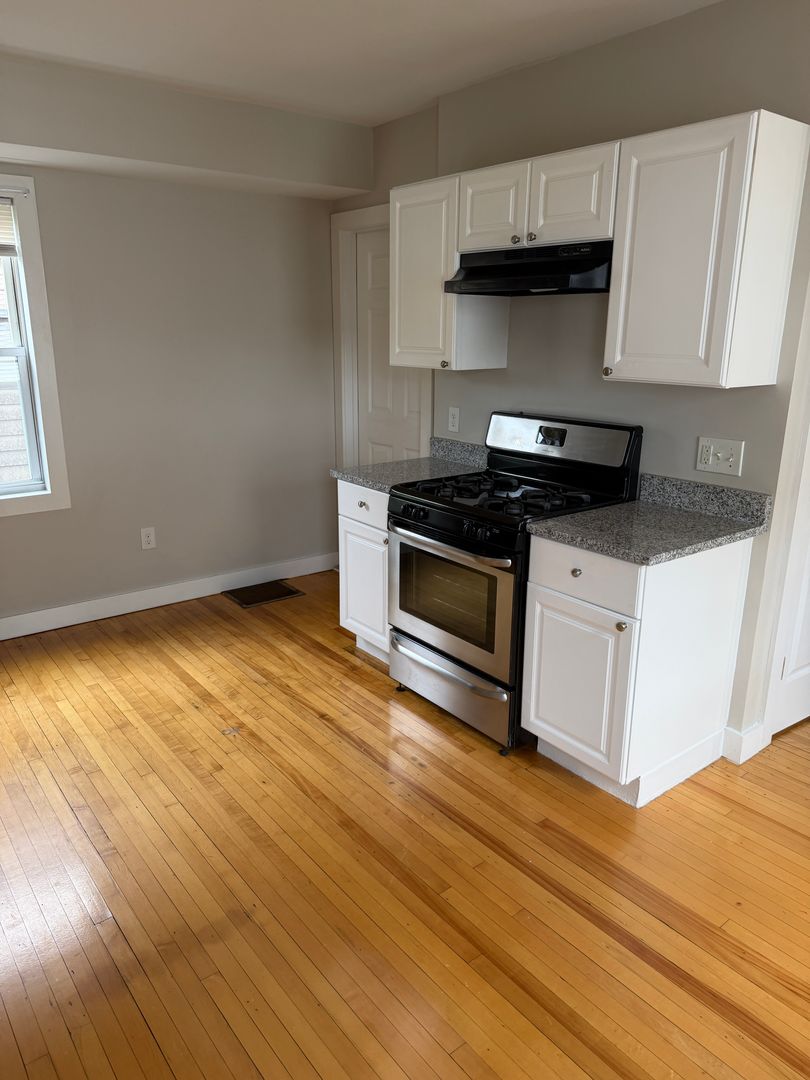 Lowell Apartment: 9 Fifth Street