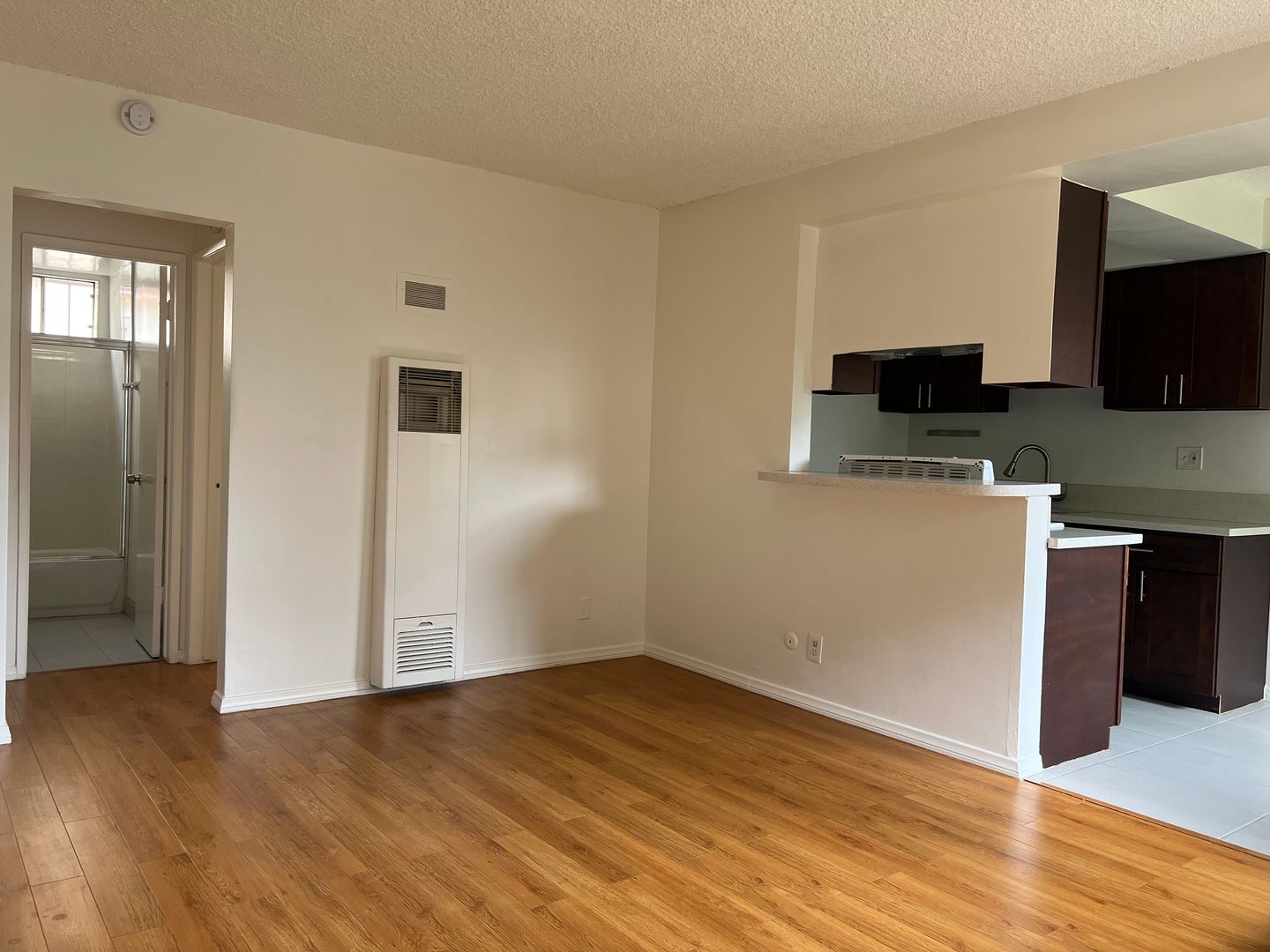 ALHAMBRA Apartment: 100 E. COMMONWEALTH AVE