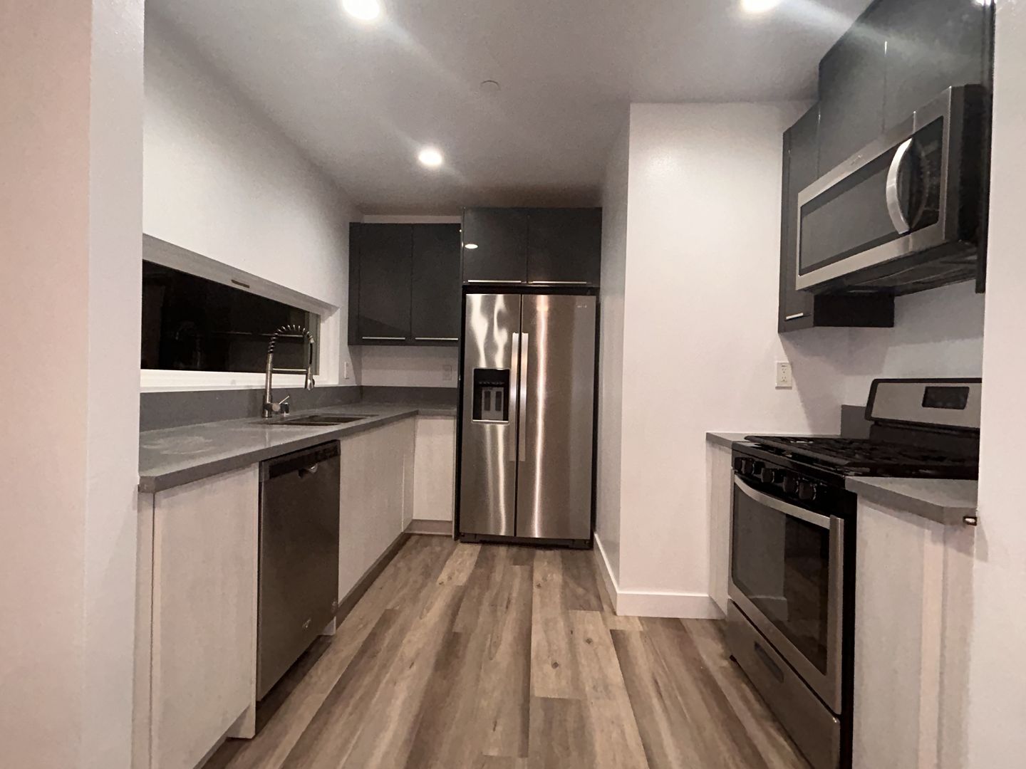 LOS ANGELES Apartment: 2304-2306 CARMONA AVE.