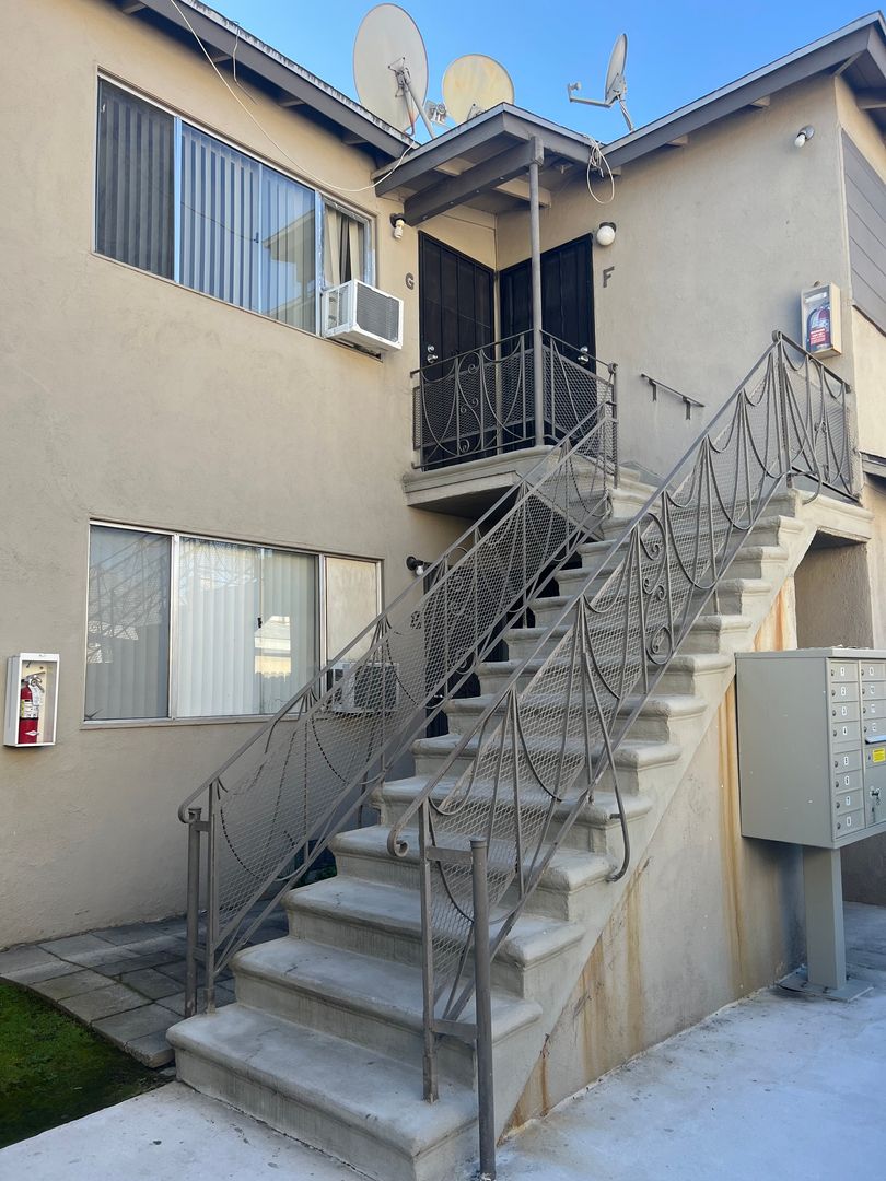 MONTEREY PARK Apartment: 214 N NICHOLSON AVE.