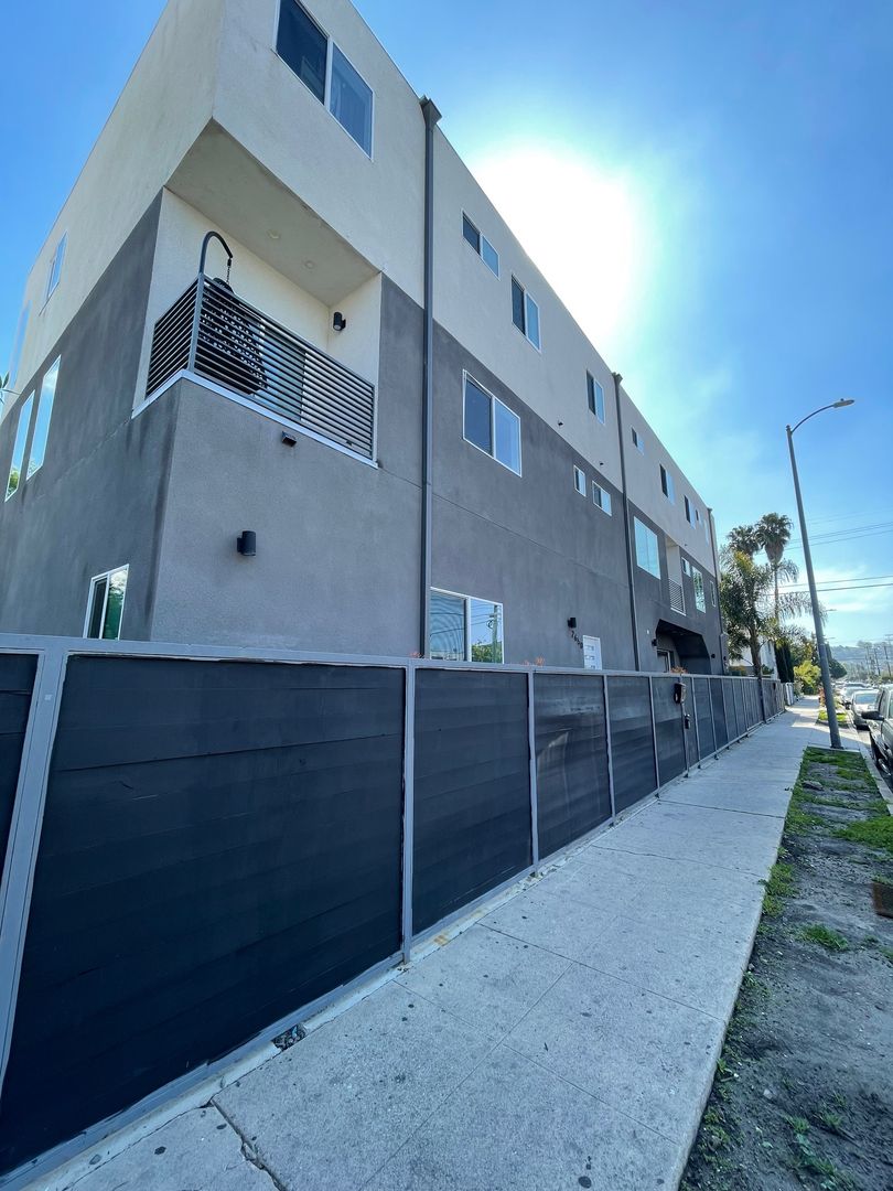 LOS ANGELES Apartment: 5468 CARLIN ST / 2650-2652 HAUSER BLVD