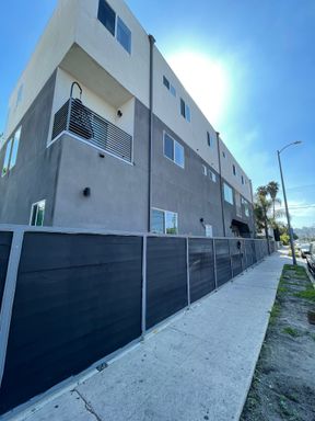 Fully renovated 4 bed / 3 bathroom apartment located in the greater part of Los Angeles. – photo 1