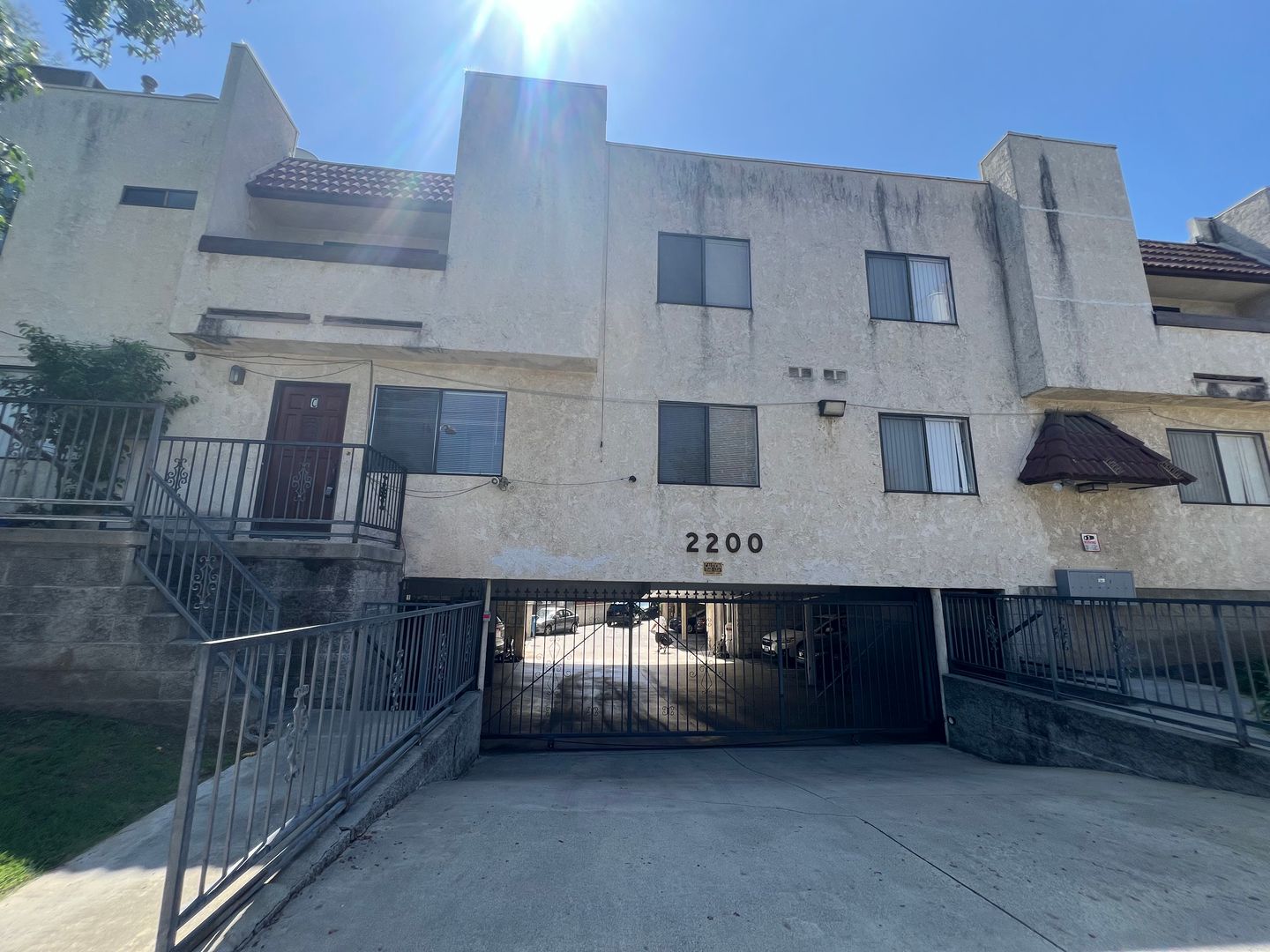 ALHAMBRA Apartment: 2200 LARCH ST