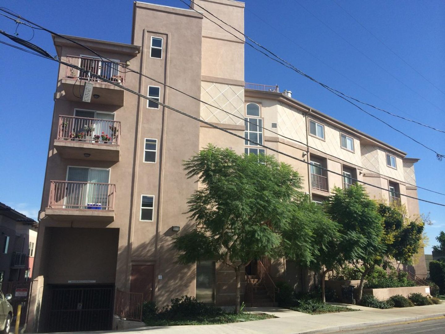 LOS ANGELES Apartment: 709-711 YALE ST/700 N. HILL PL