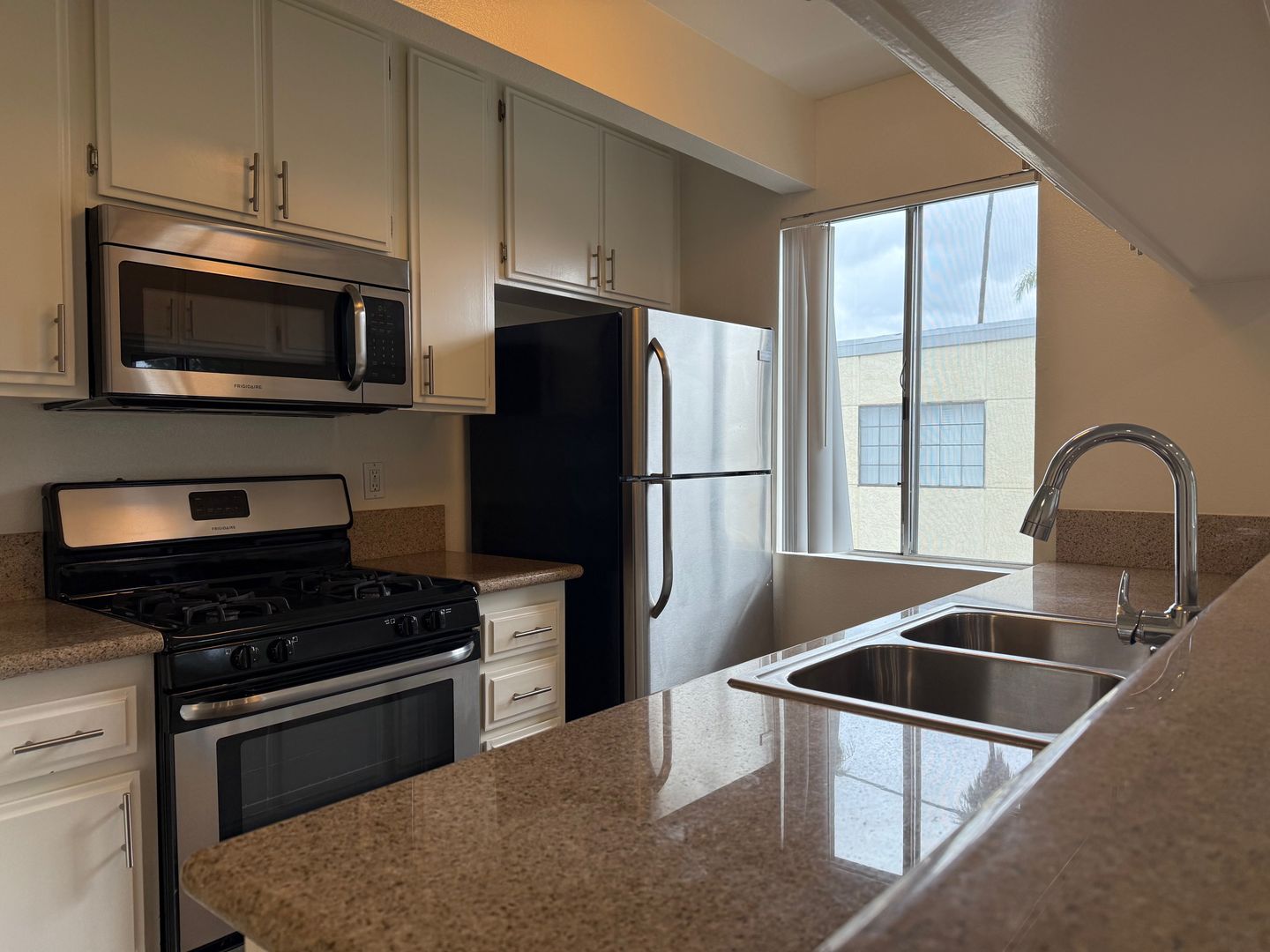 VALLEY VILLAGE Apartment: 5400 RADFORD AVE.