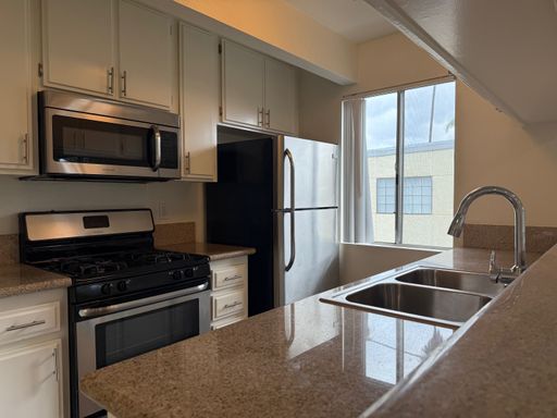 Great 1Bed/1Bath apartment with 1-car assigned parking in convenient Valley Village location! – photo 1