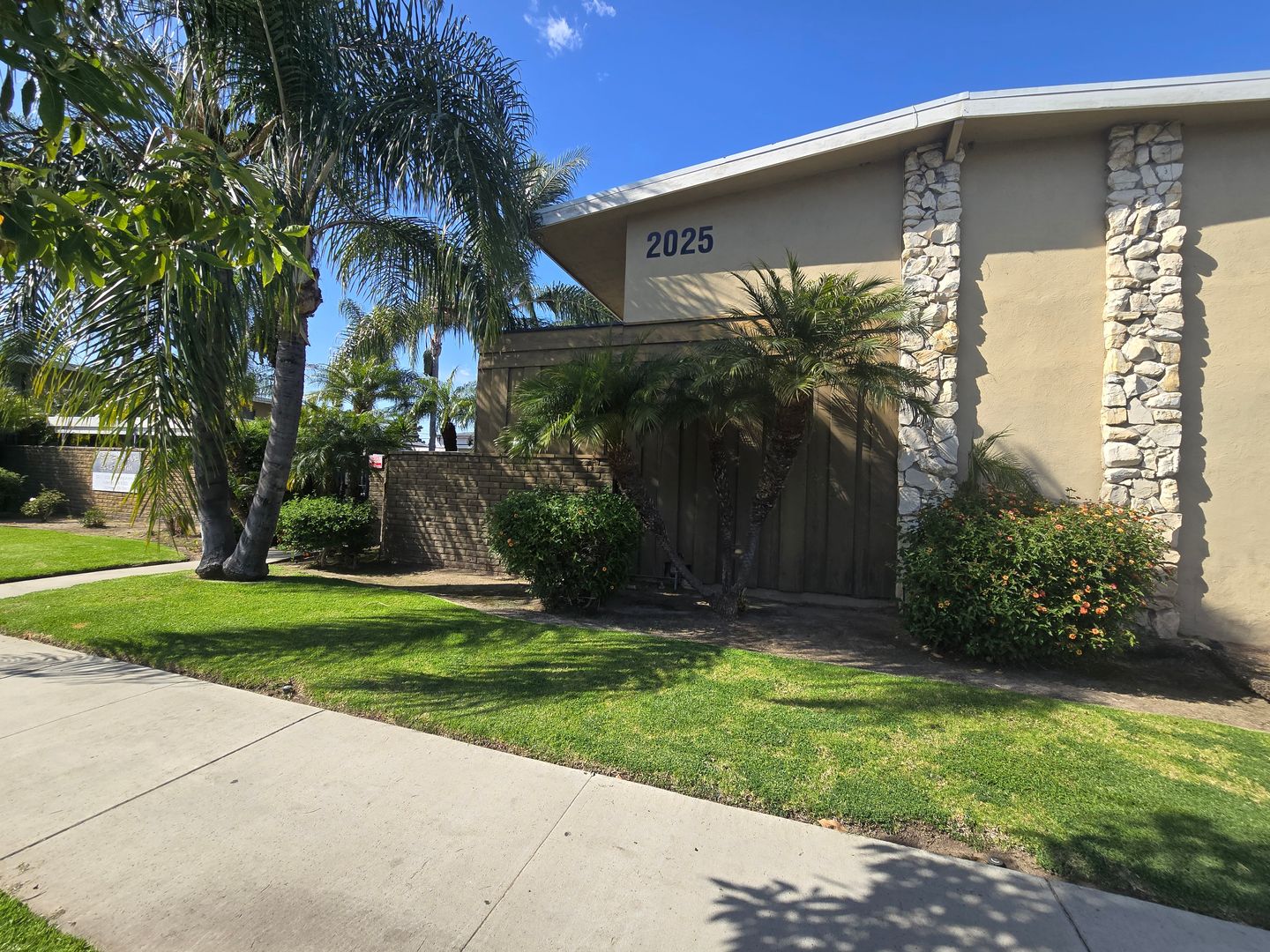 FULLERTON Apartment: 2017-2025 E. WHITING AVE.