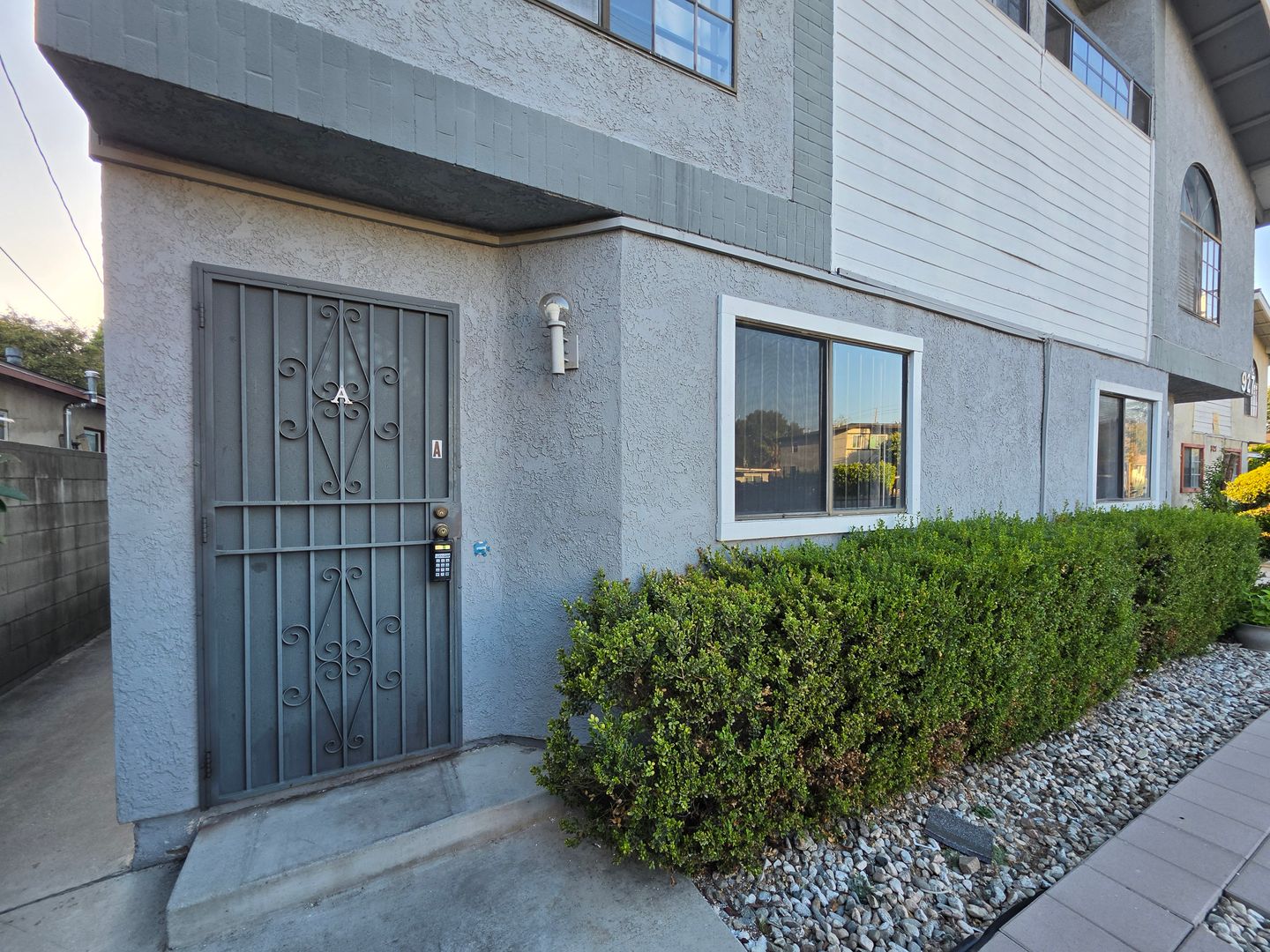 SAN GABRIEL Apartment: 927 S. CHARLOTTE AVE.