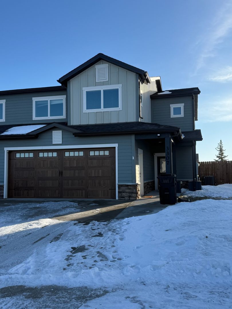 Williston Townhome: 3307 33rd ST W