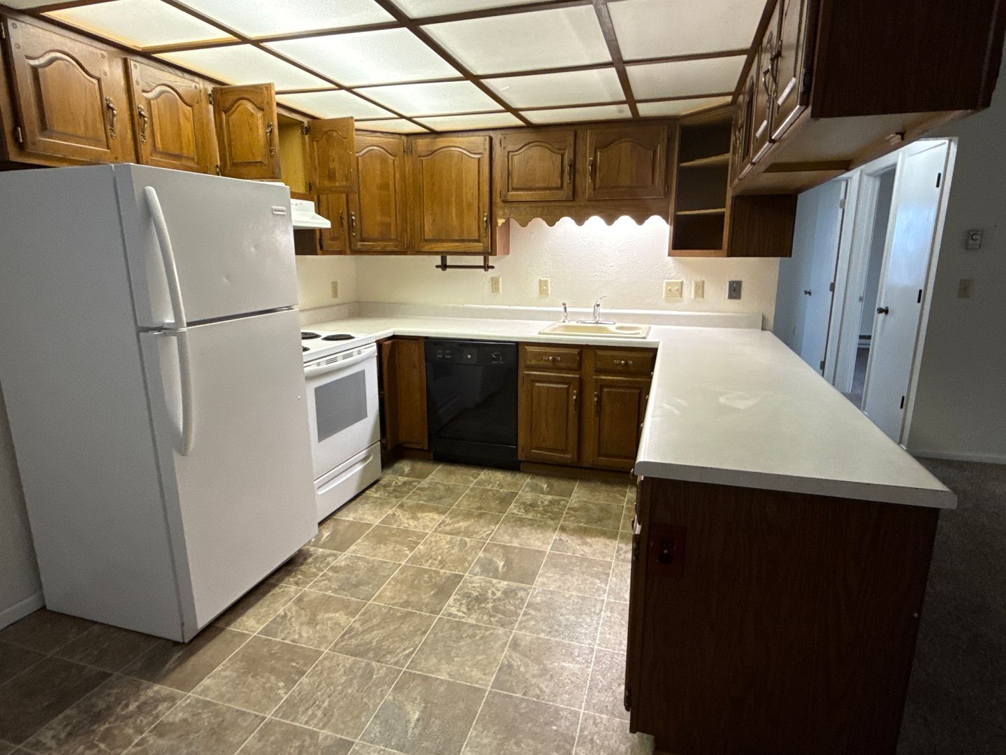 Williston Apartment: 304 4th Ave E