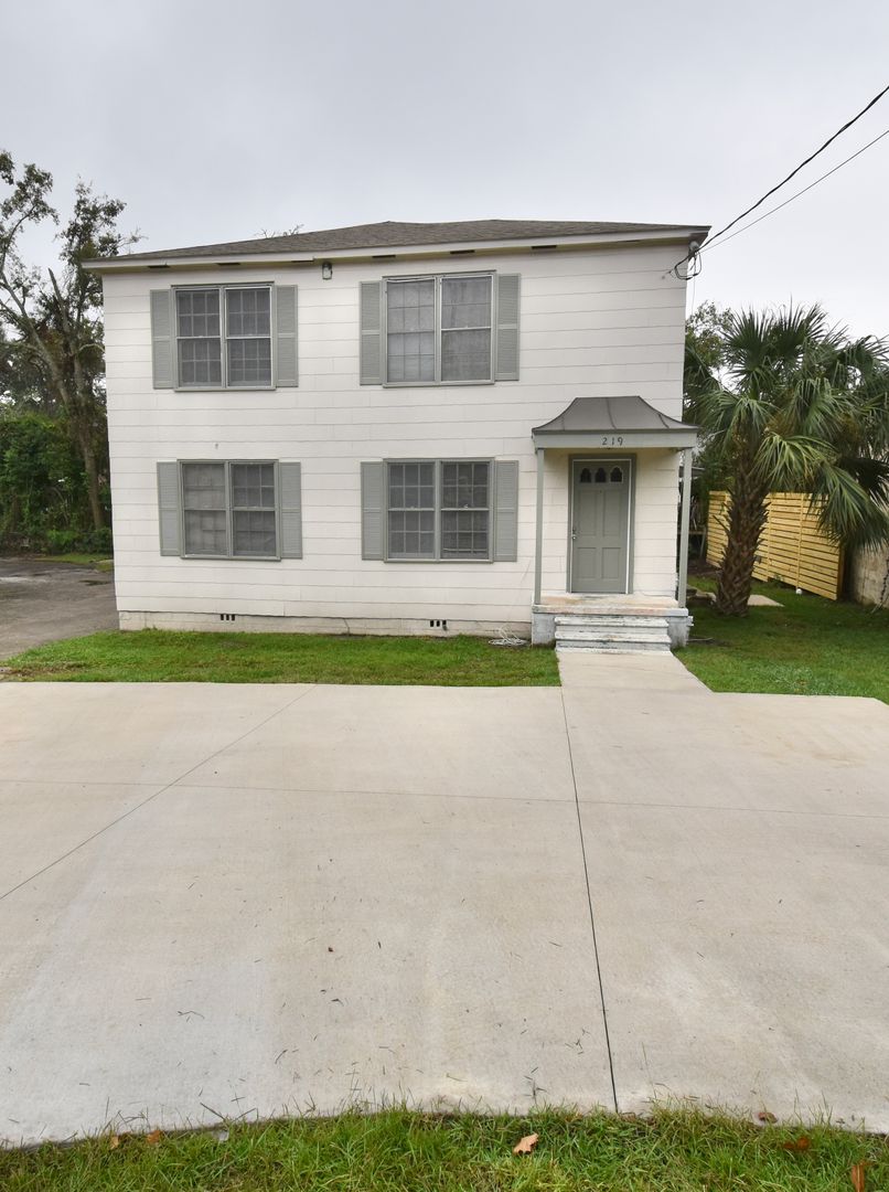 Tallahassee Apartment: 217 and 219 E 6th Avenue