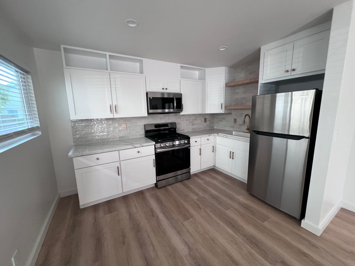 Isla Vista Apartment: 6542 Sabado Tarde