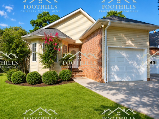 3-Bedroom Duplex with New Carpet, Screened Porch & Garage – photo 1
