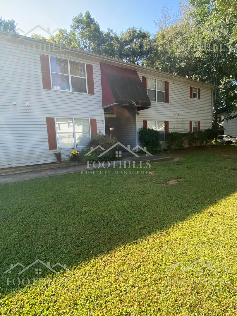 Anderson Apartment: 208 Old North Church Rd