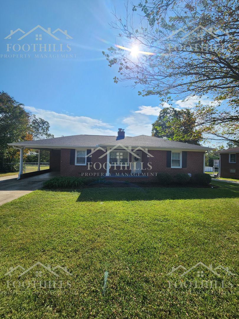 Anderson House: 404 Concord Ave
