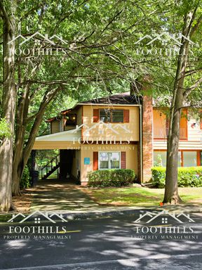 2 Bed, 1 Bath Upstairs Unit with Balcony, Walk-In Closets & Fenced Yard