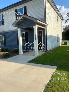 Modern 2-Bedroom Townhome with Lawn Care & Trash Included – Accepts County Section 8 – photo 1