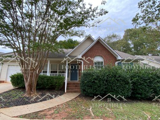 3-Bedroom Duplex Home with Garage, Patio & Brand-New Appliances – photo 1