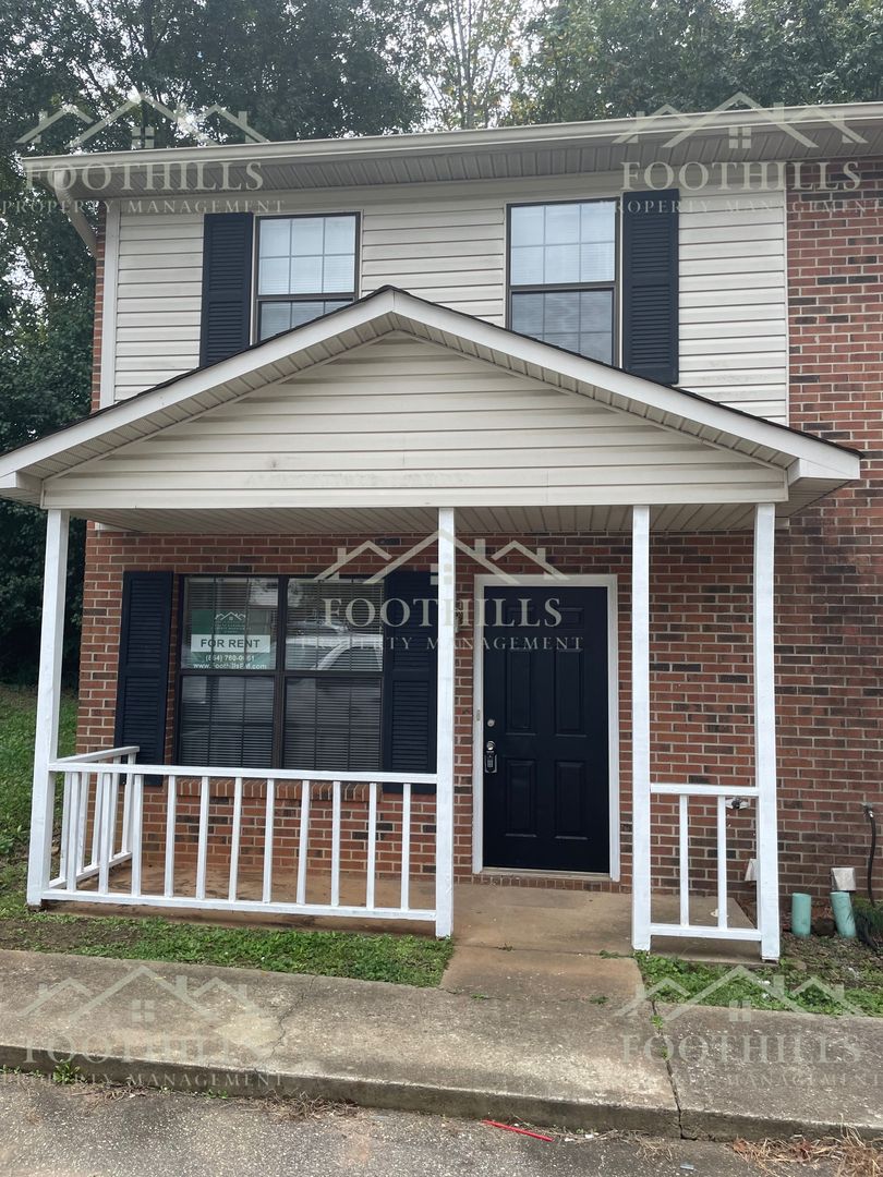 Anderson Apartment: 113 Woodland Dr