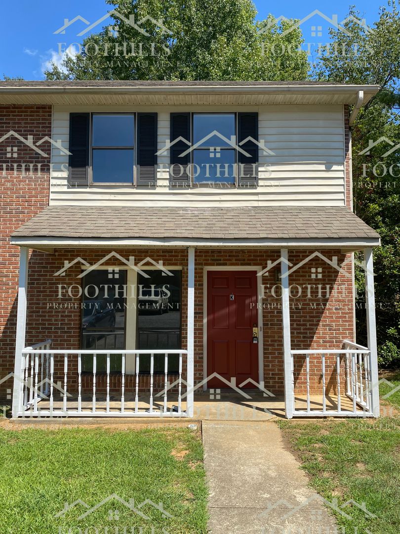 Anderson Apartment: 104 Woodland Dr