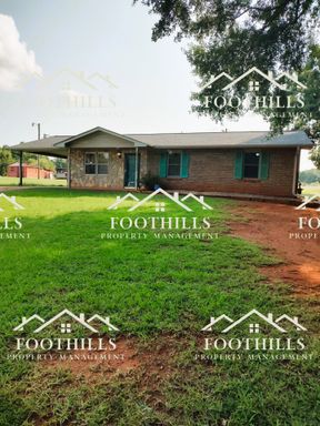 3 Bedroom Home in Anderson with Open Floor Plan, Carport & Storage Room – photo 1