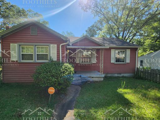 2-Bedroom Home with Hardwood Floors & Backyard Deck