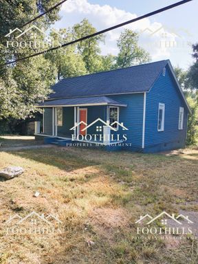 2BR Home with Decorative Fireplace, Deck & Everyday Essentials