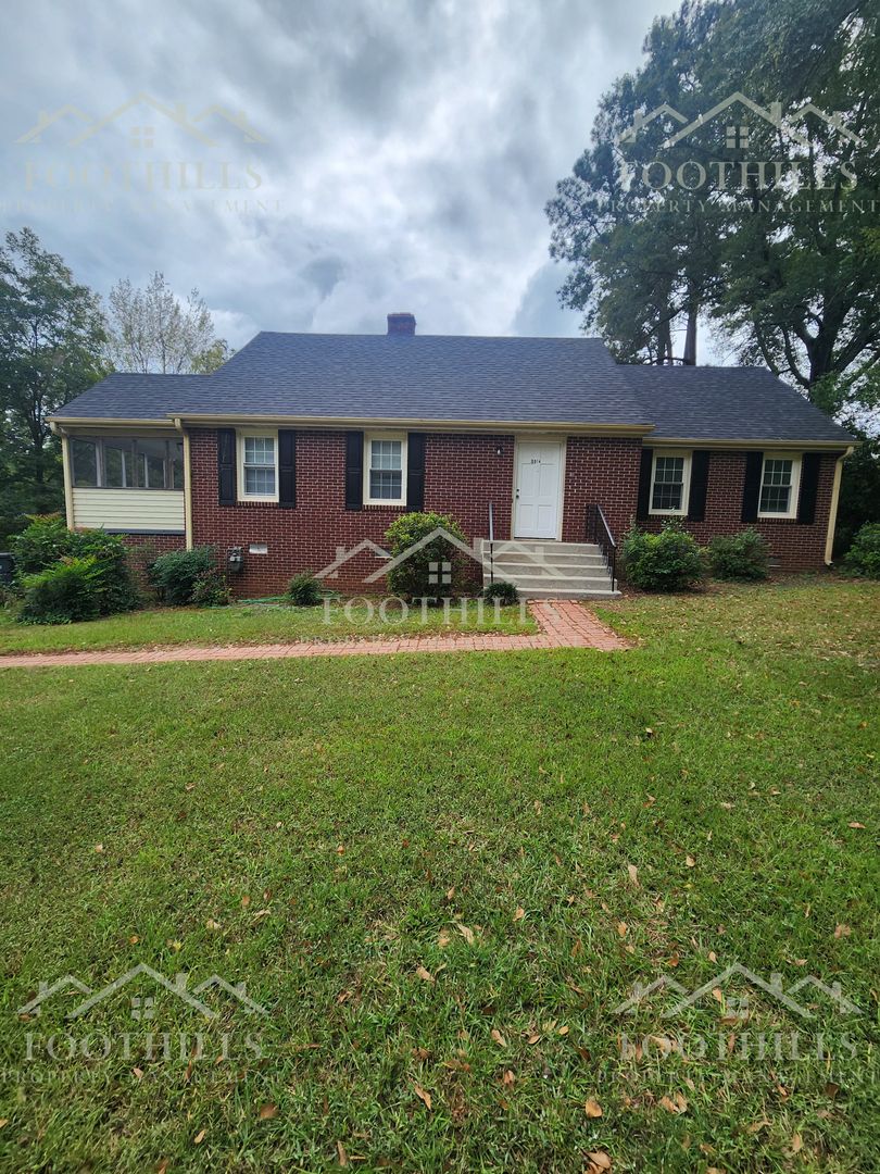 Anderson House: 1014 Calhoun Dr