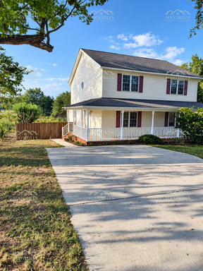 3-Bedroom Anderson Home with a Jacuzzi Tub, New Appliances & Fenced Yard – photo 1