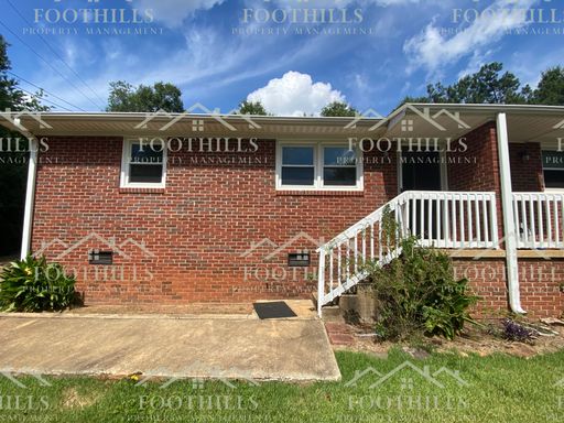 Pet-Friendly 2-Bedroom Apartment with Wooden Floors and Ample Closet Space