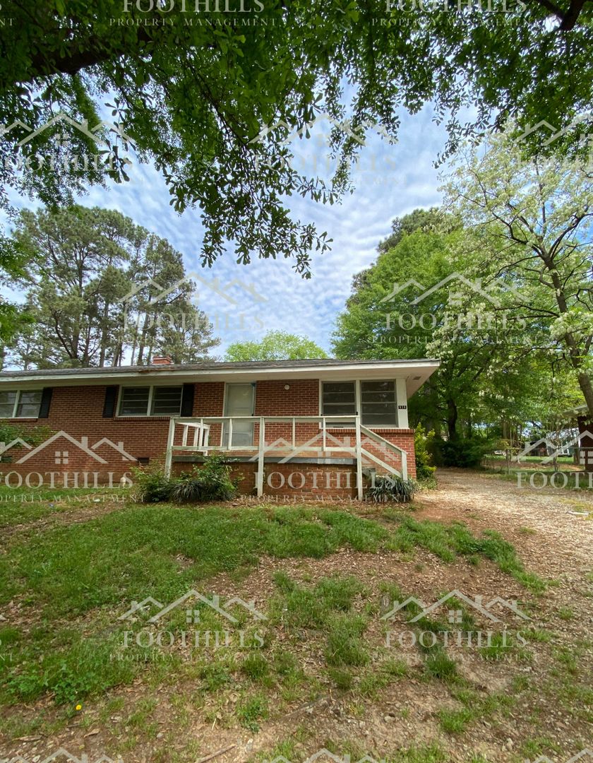 Anderson Apartment: 414-416 Jeb Stuart Ave