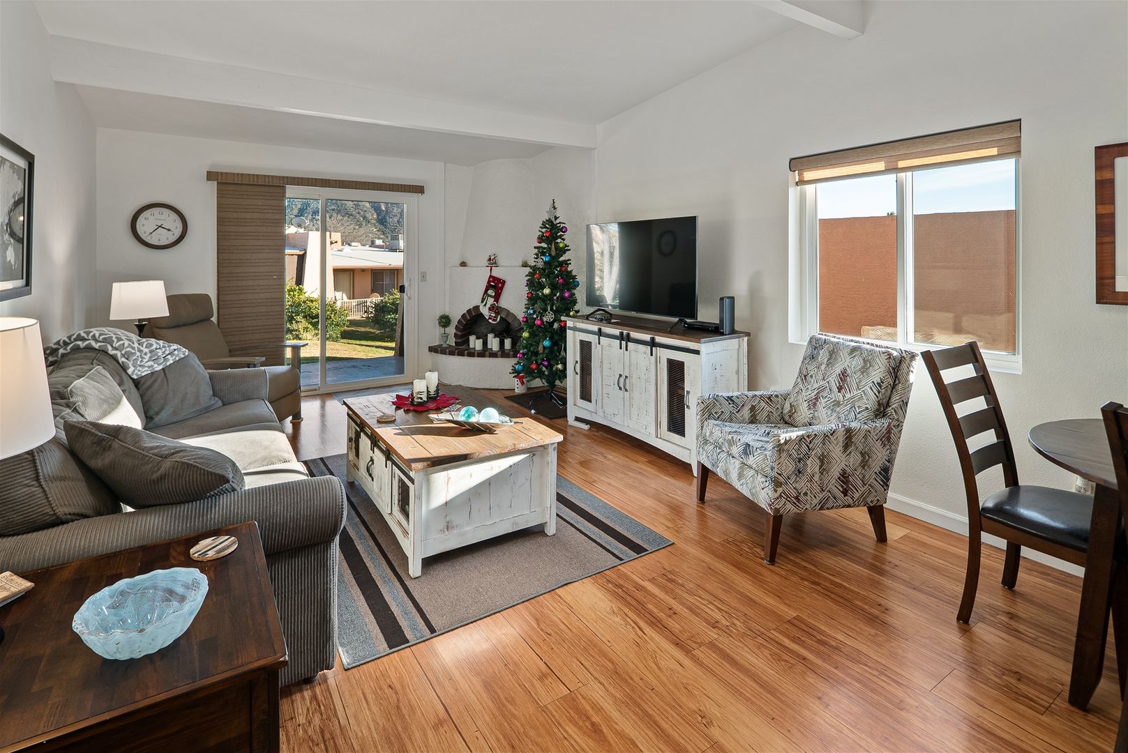 Sedona House: 130 Castlerock Road