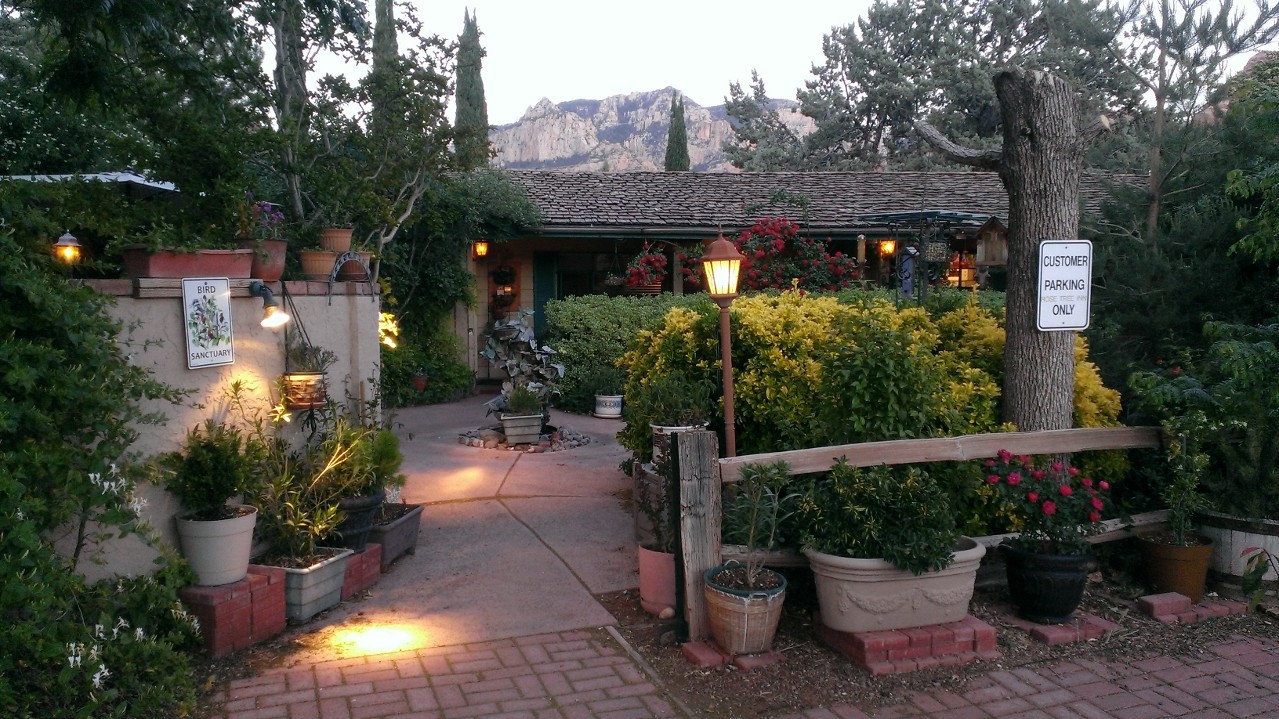 Sedona House: 376 Cedar Street #5