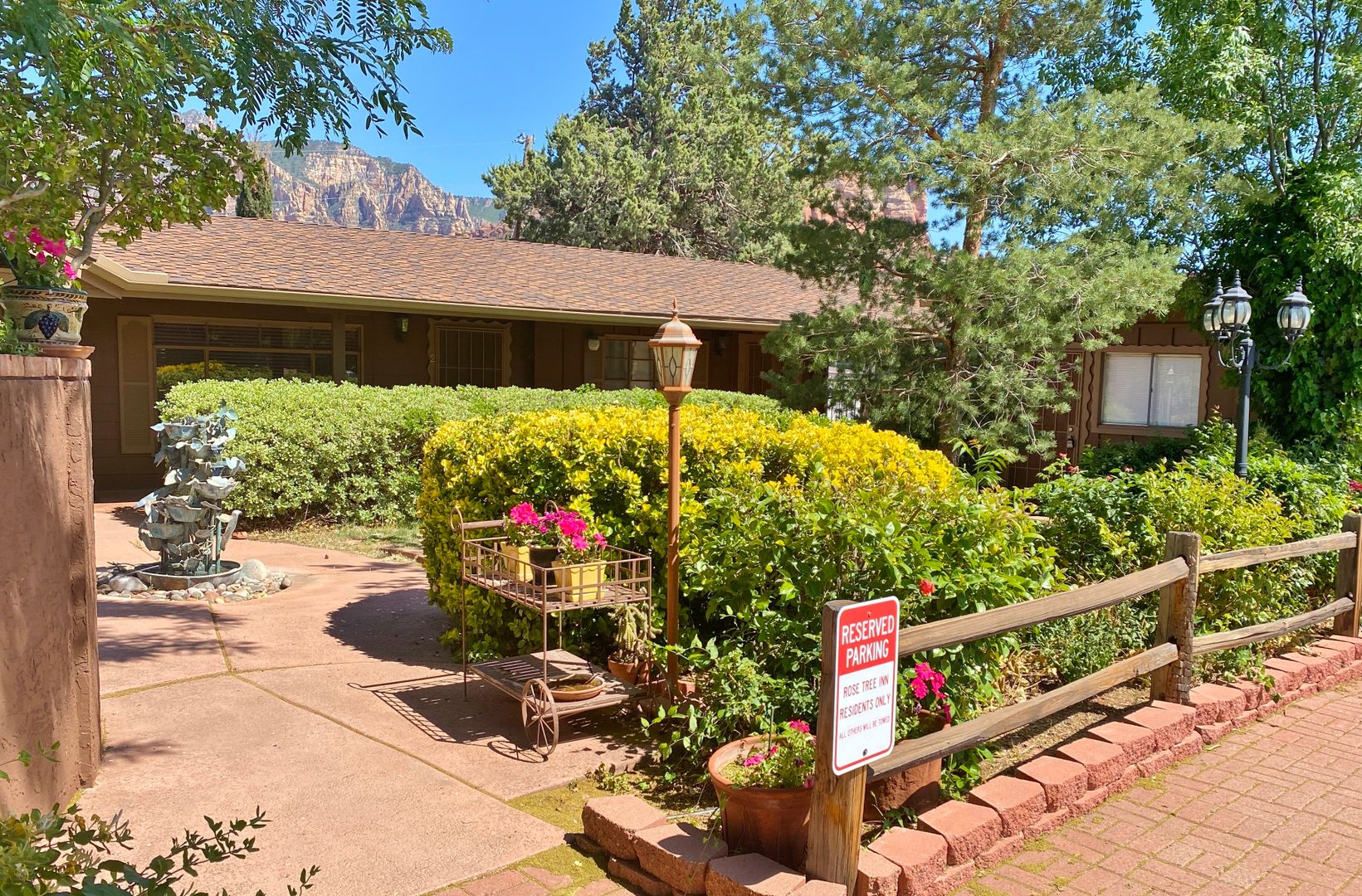 Sedona House: 376 Cedar Street #3