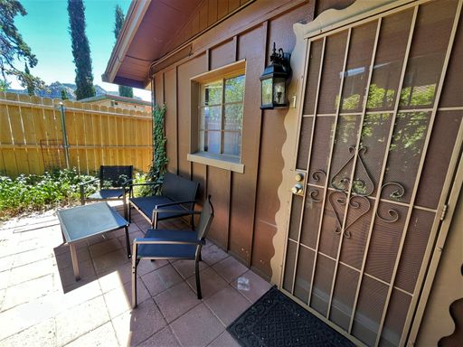 ROSE TREE INN - UPTOWN SEDONA - FURNISHED STUDIO- CABLE TV, WIFI, UTILITIES INCLUDED!