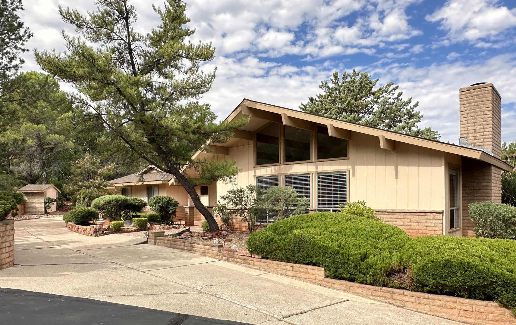 Sedona House: 681 Barcelona Road