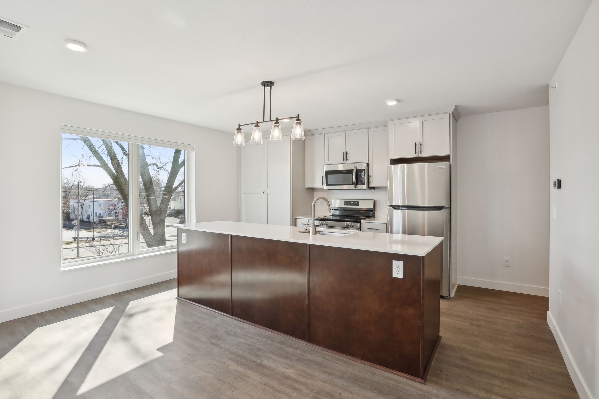 Minneapolis Apartment: 633 Van  Buren Street NE