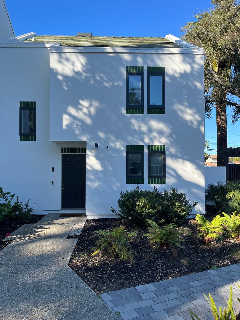 Mountain View House: 181 Centre Street #1