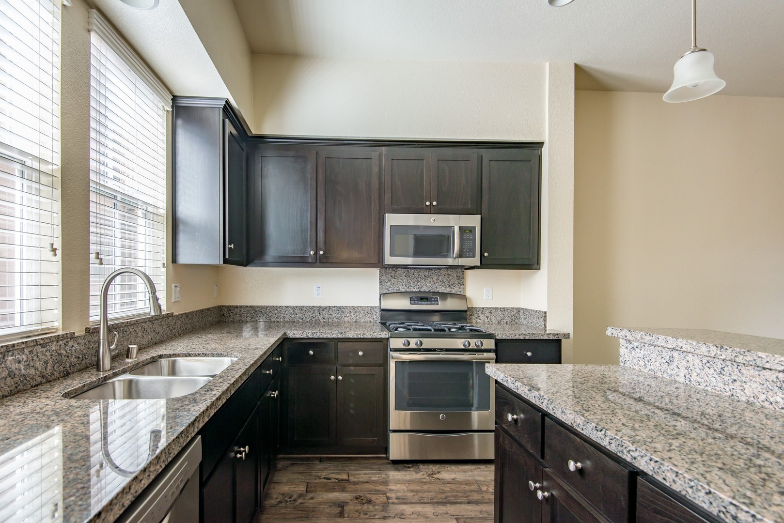 Mountain View Townhome: 311 W. Evelyn Ave