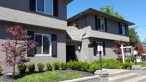 Los Gatos Living...Corner Unit Apartment Home