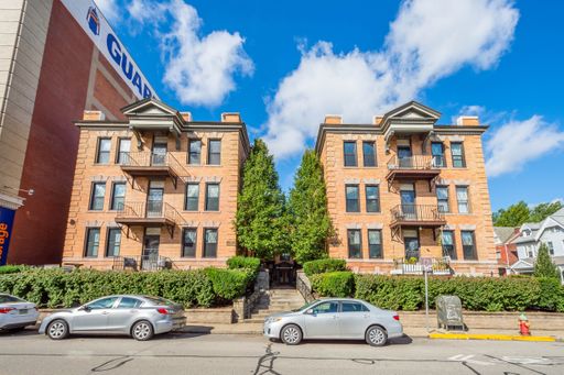 Updated 2 Bedroom Apartment With a Den in a Prime Location!