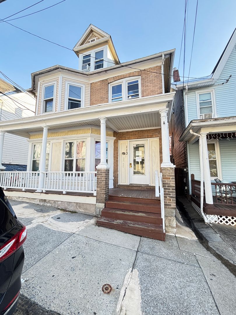 Easton Apartment: 113 N 8th Street