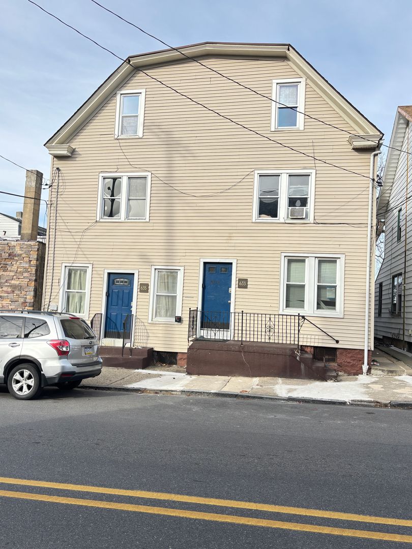 Easton Apartment: 633-635 W Berwick Street