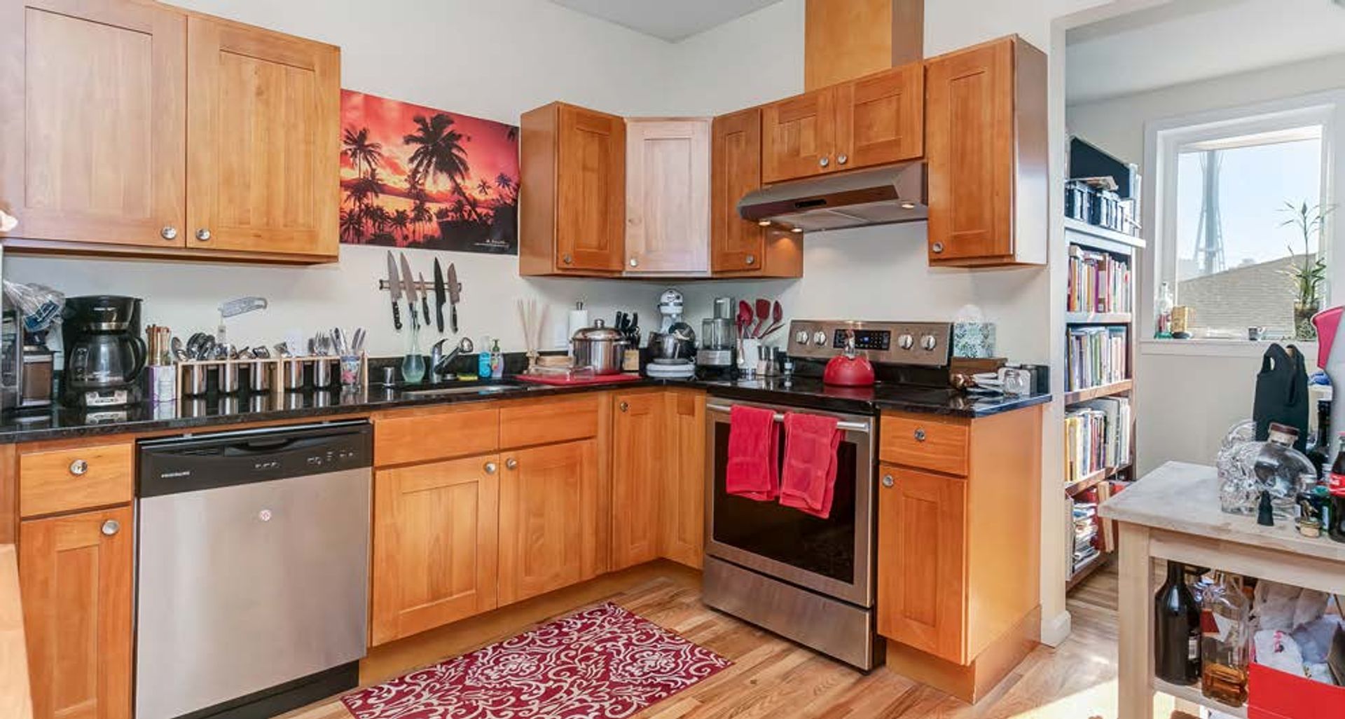 Seattle Apartment: 311 Aloha St