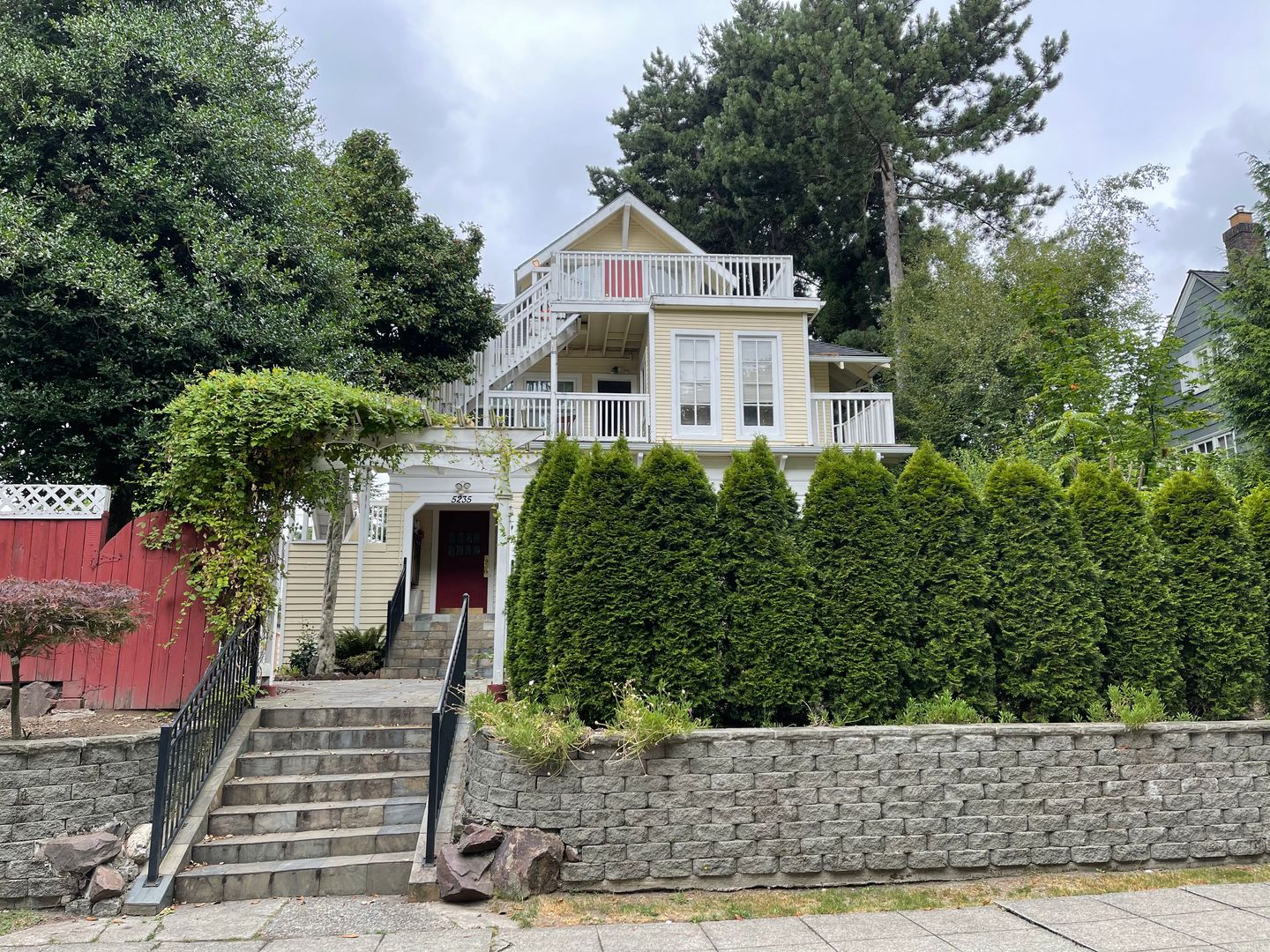 Seattle Apartment: 5235 17th Ave NE