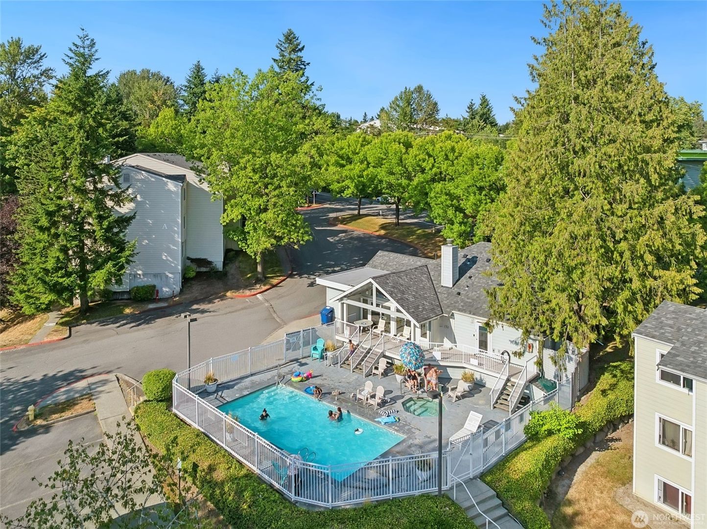 Renton Condo: 975 Aberdeen Ave NE